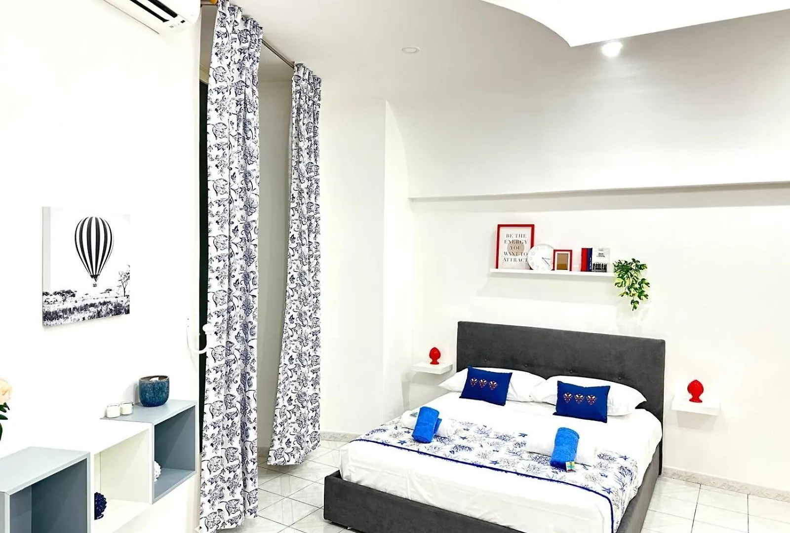 Napoli Dream Inn contacts